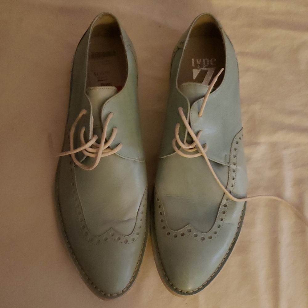 Brand new Type Z designer dress shoe